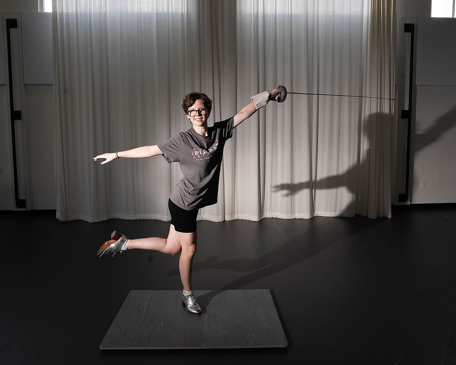 Woman posing with fencing foil