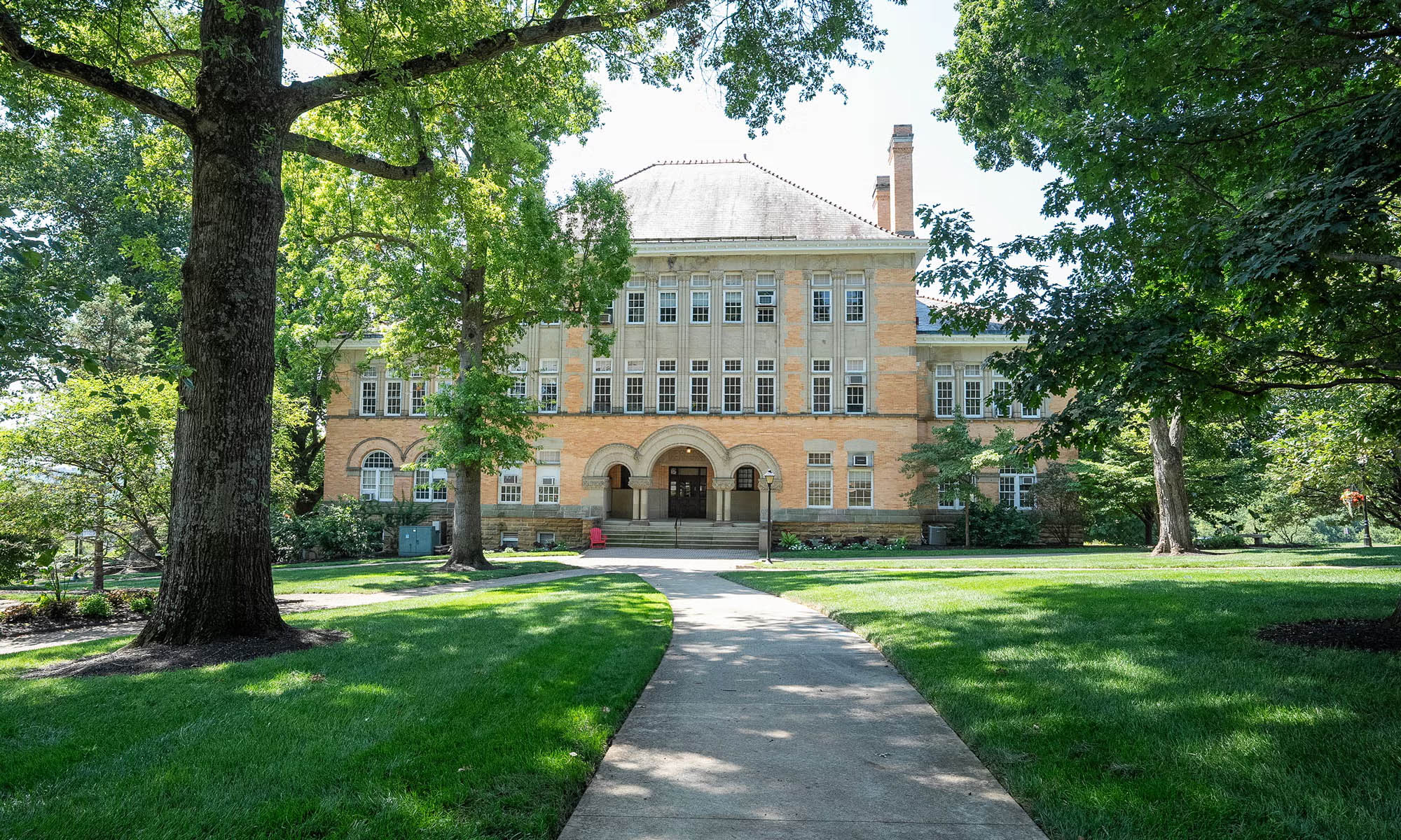 View of Knobel Hall (formerly Doane Hall) before construction of King Center for Data & Innovation.