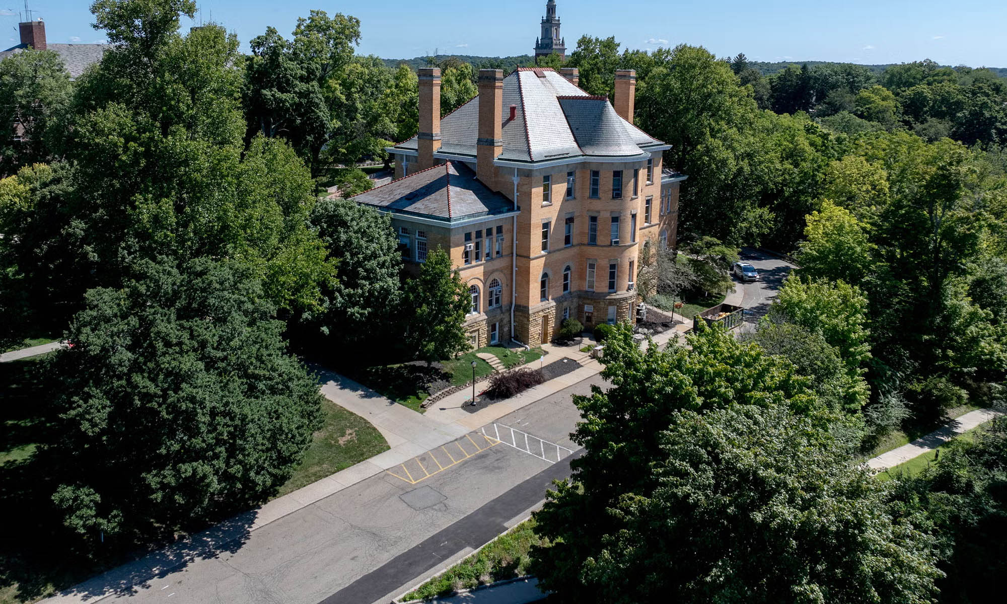 View of Knobel Hall (formerly Doane Hall) before construction of King Center for Data & Innovation.