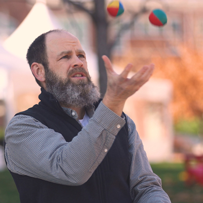 Lew Ludwig juggling