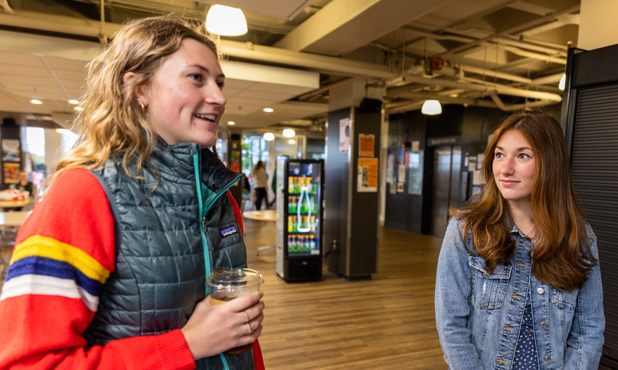 Annie Heinritz ’24 and Delaney Servick ’26 chat at Slayter Union during Big Red Weekend. Photo credit: Patrick DeMichael