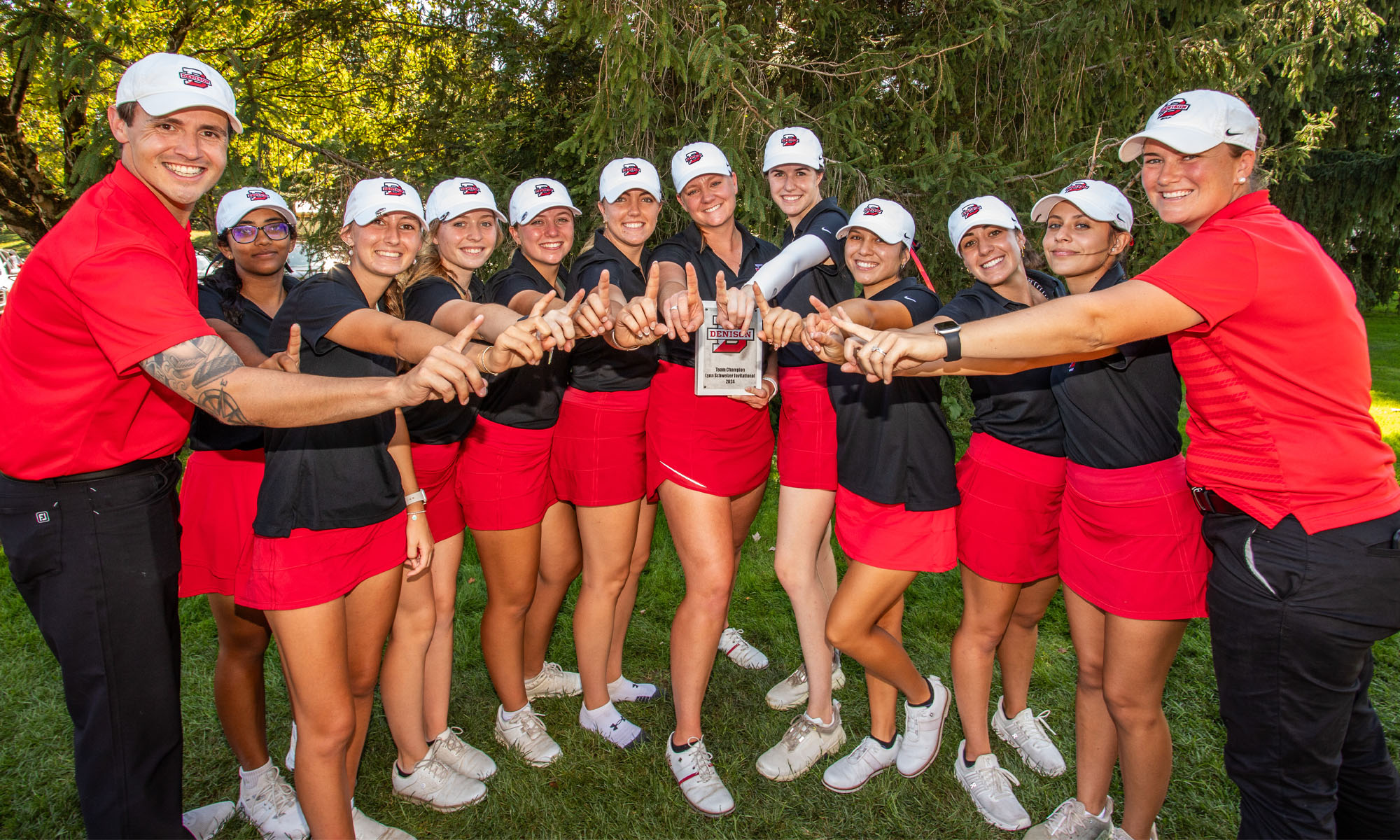 Photo of the women's golf team and coaches in uniform