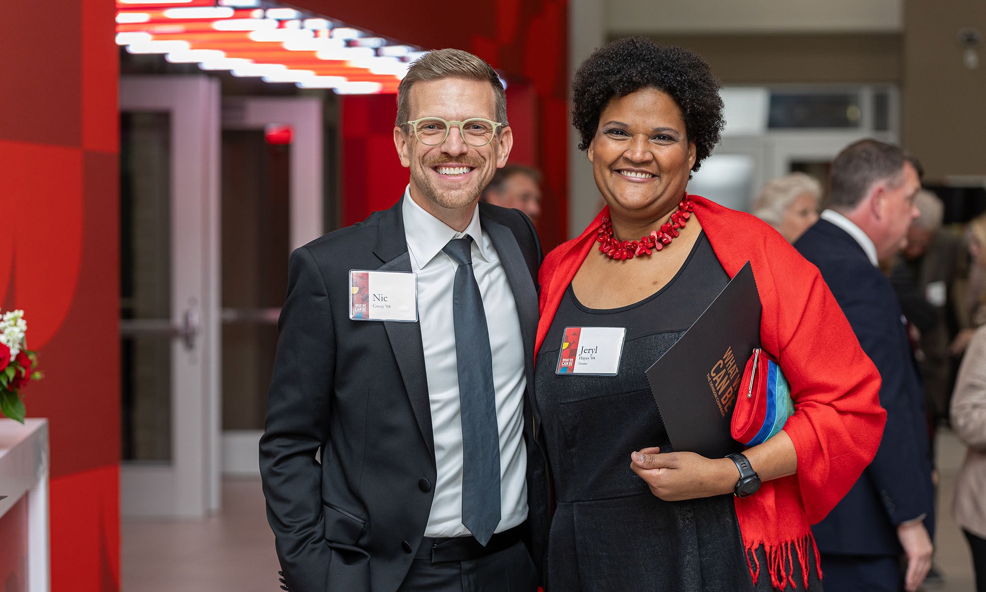  Nic Covey poses for a photo with Jeryl Hayes at an alumni event.