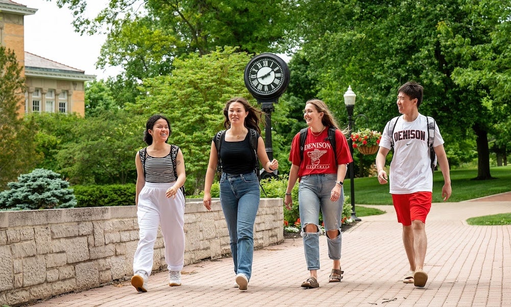 Students walk across Chapel Walk