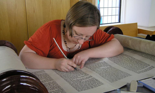‘Texting God: Women Who Write Torah’ (129088)