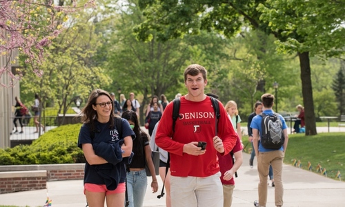 Students walking on the academic quad