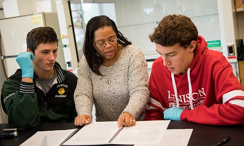 Faculty mentoring students in a science lab