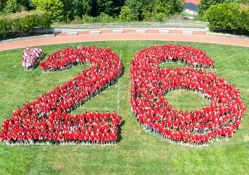 Aerial photo of the Class of 2026 forming a large "'26" on Reese~Shackelford Common
