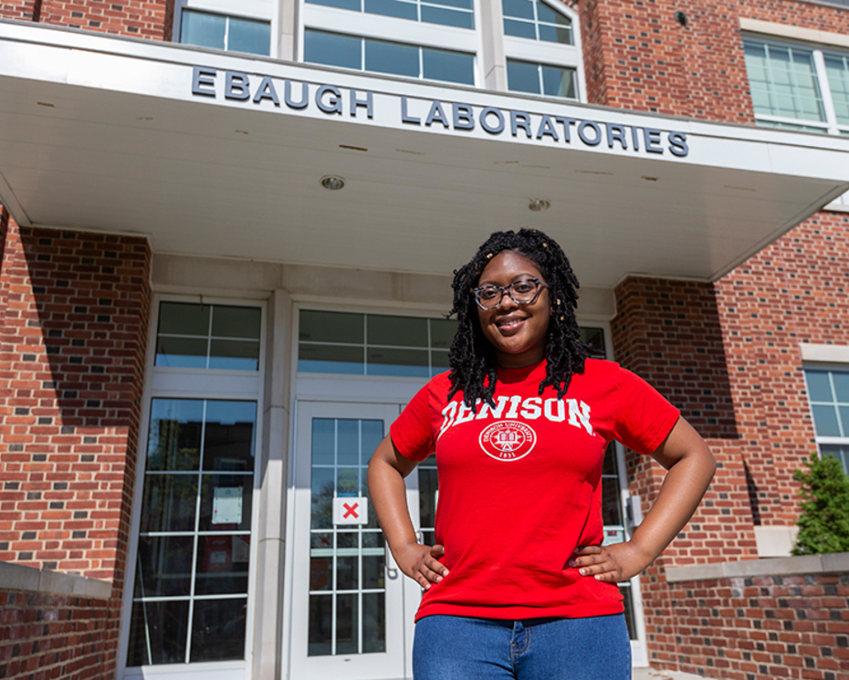 Heaven Wade '21 outside Ebaugh Laboratories