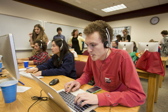 Students at computer3