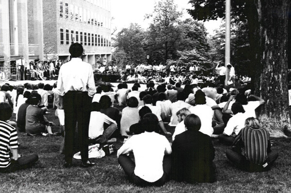 black and white photo from 70s of large group of denison students 