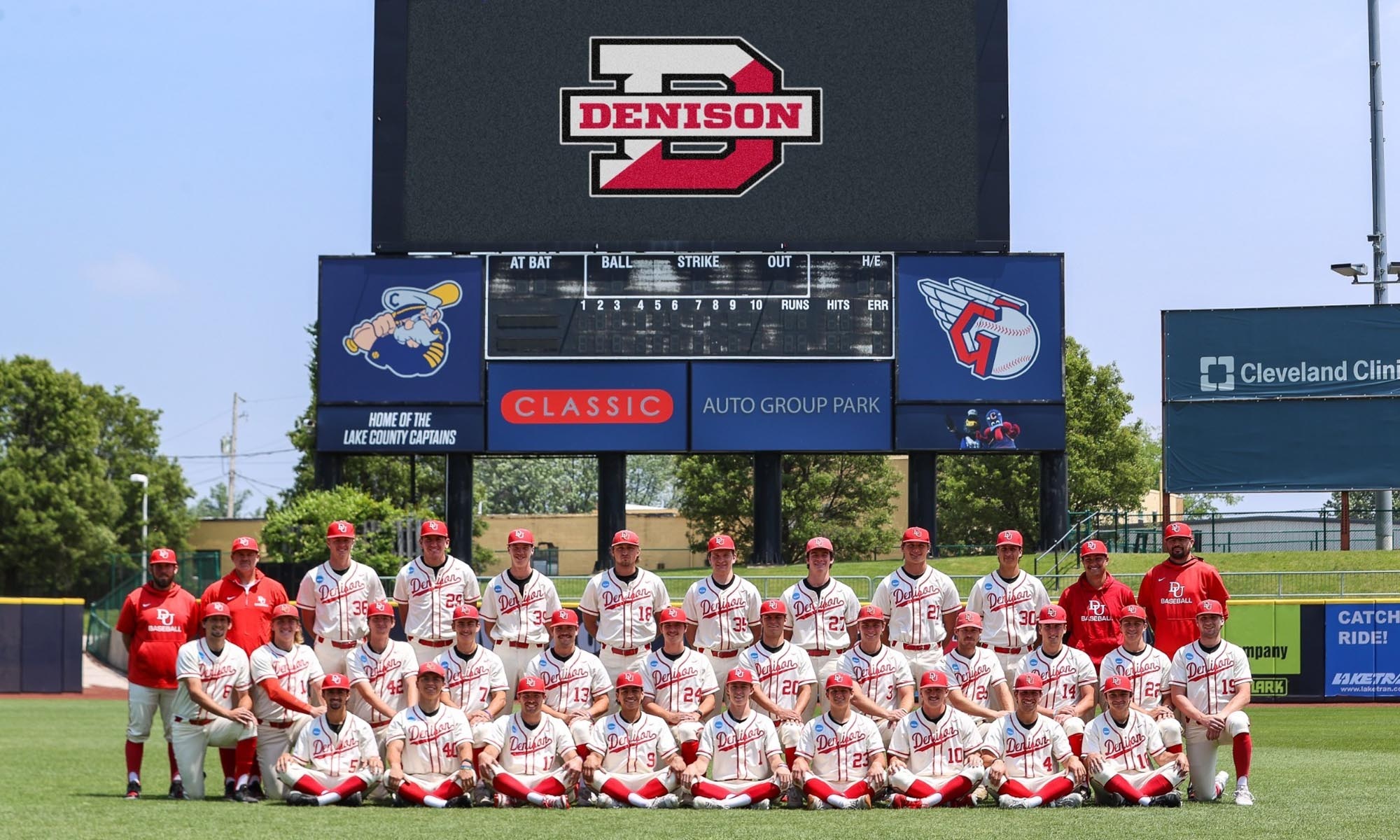 A team photo of the Men's Baseball team and staff.