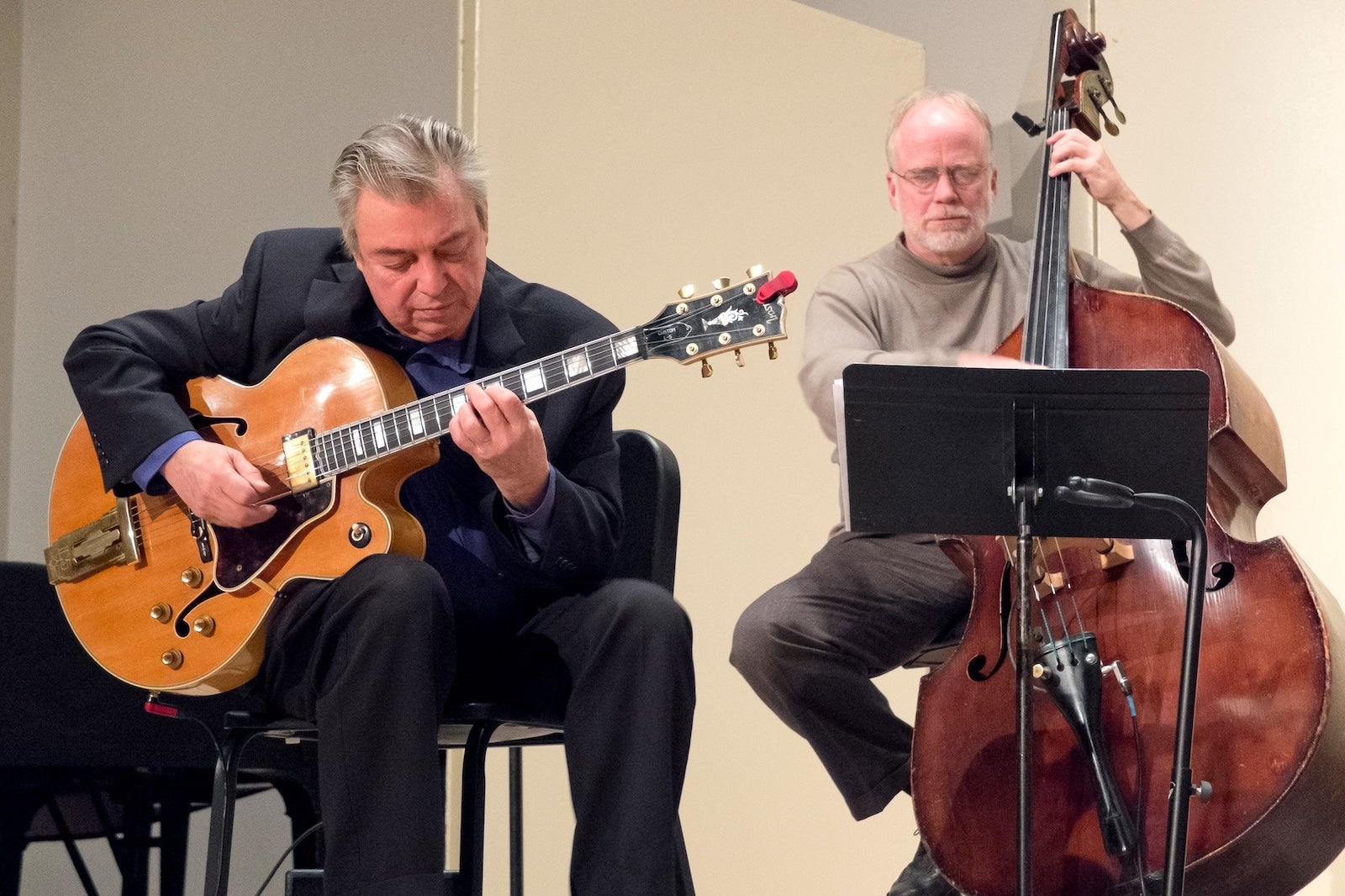 Jack Wilkins performs with Doug Richeson on bass during the Denison Jazz Guitar Festival in March 2014 (Photo by Timothy E. Black)