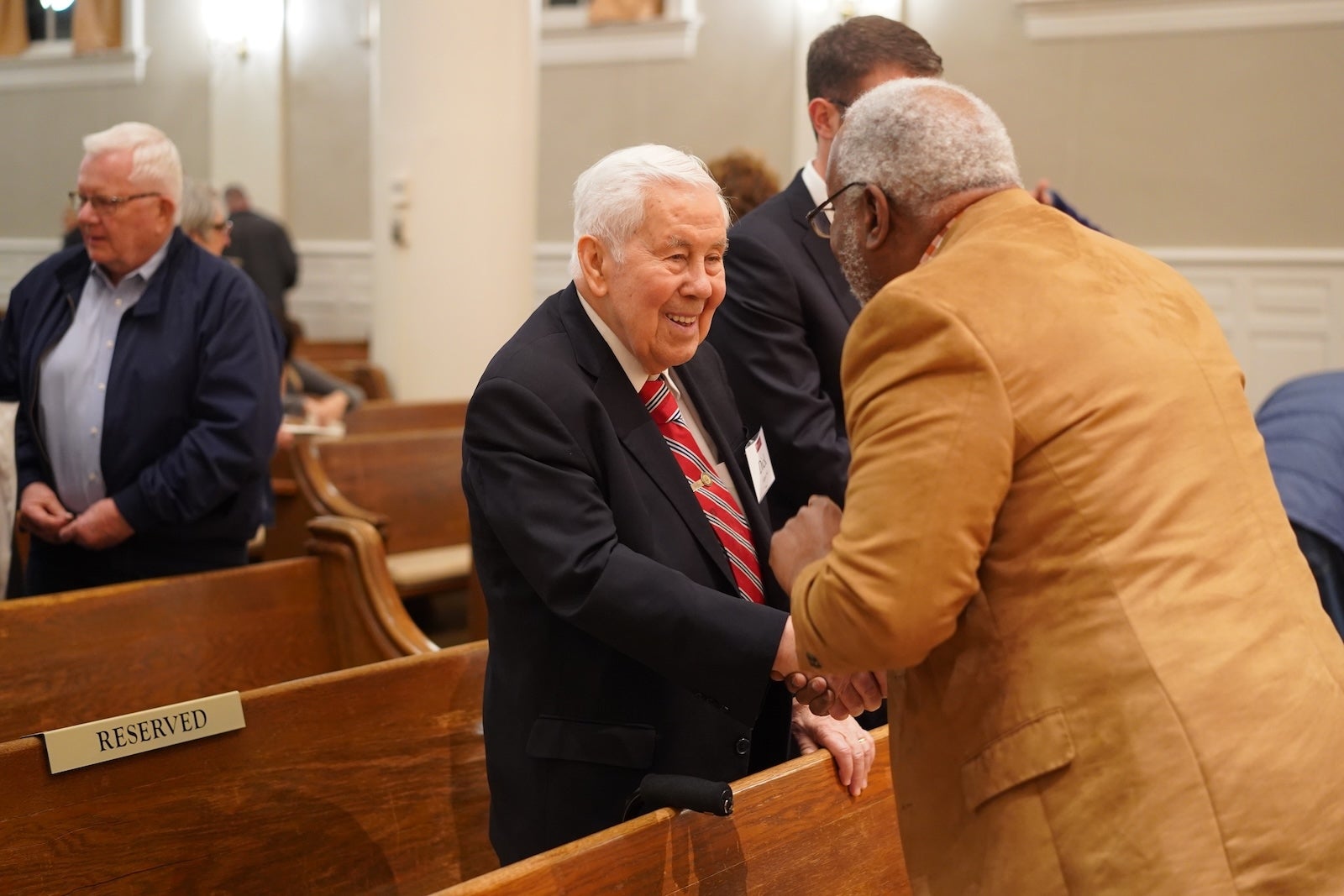 Richard Lugar greets attendees