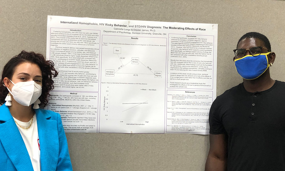 Student presents summer scholars poster