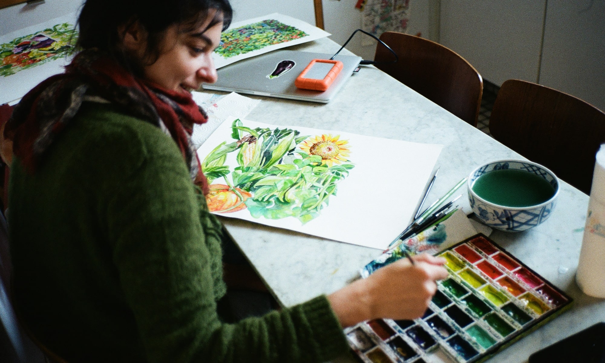Jessie Kanelos Weiner ’08 painting with watercolors