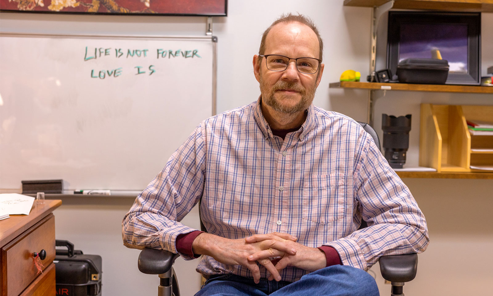 Inspiring students to pursue their passion for storytelling is rewarding to visiting assistant journalism professor Doug Swift, who arrived at Denison in 2017.