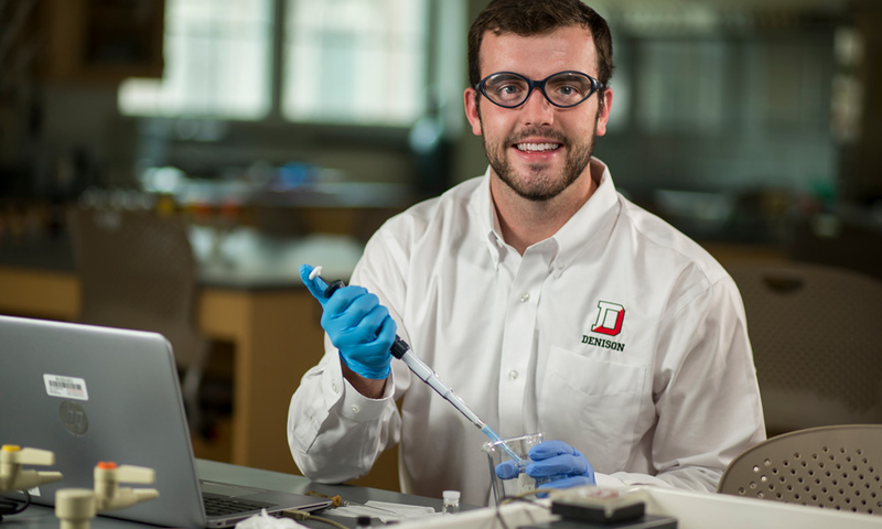 Tommy McMaster ‘19 conducting lab experiment