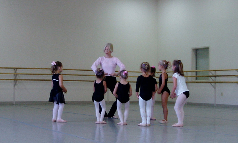 Connie Bergstein Dow '73 teaching ballet