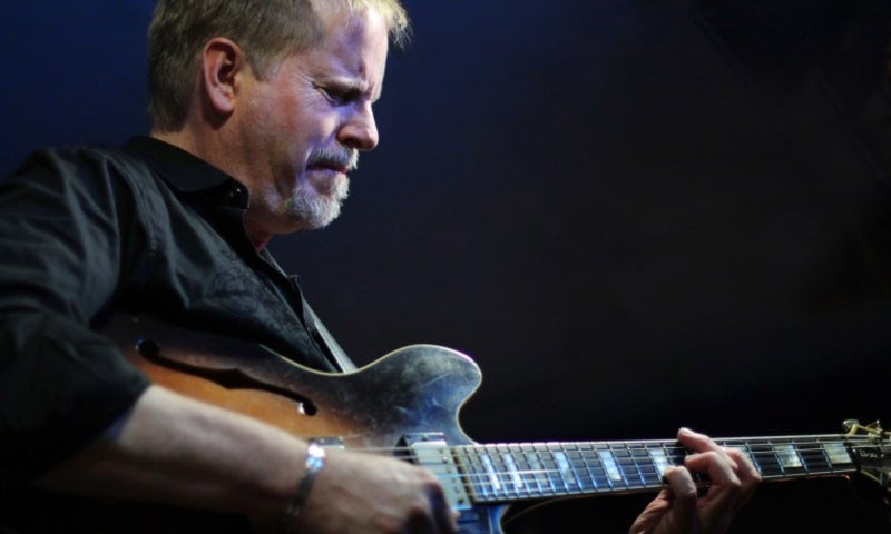 Photo of guitarist Dave Stryker