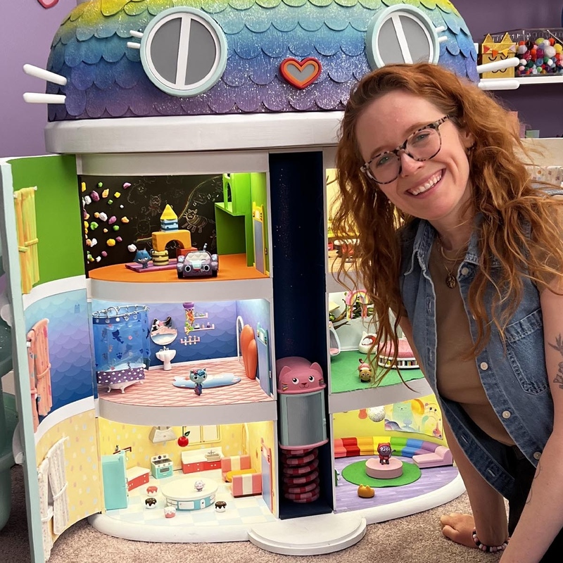 Caitlin Hodson '12 on the set of Gabby's Dollhouse.