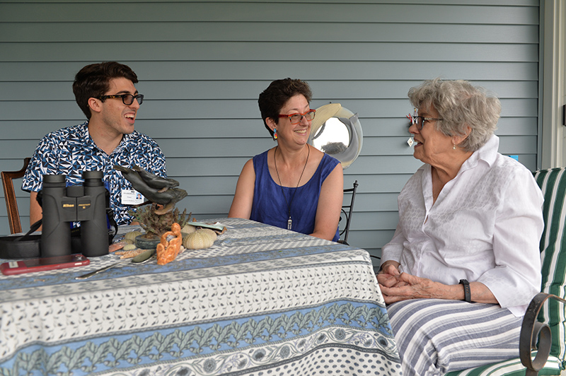 Ponce talking with Cheryl McFerren and her mother, Kendal