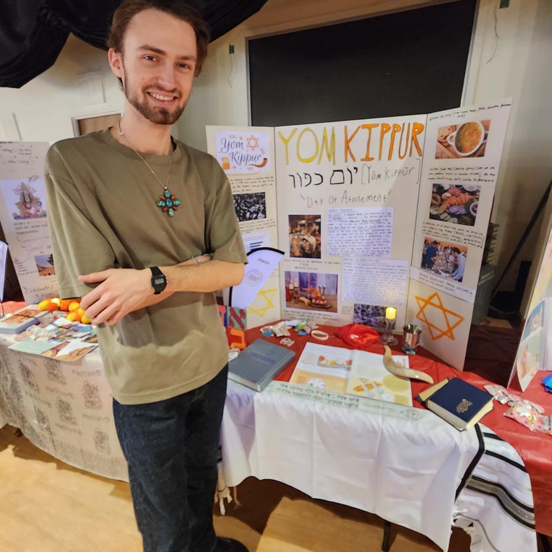 Student with Yom Kippur display.