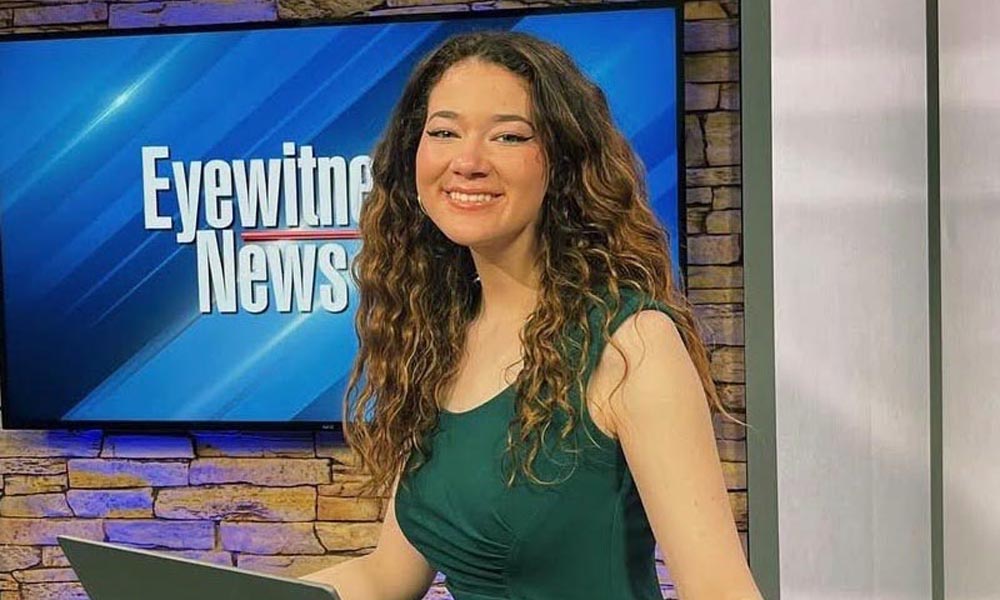 Lena Folke ’22 sitting at a news desk in a studio.